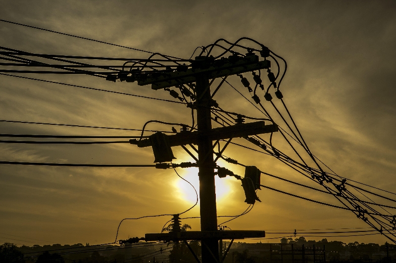 Diferença de custo na tarifa atual e compra de energia mais cara no mercado livre ainda vão gerar despesa extra às distribuidoras | Marcelo Andrade/ Gazeta do Povo