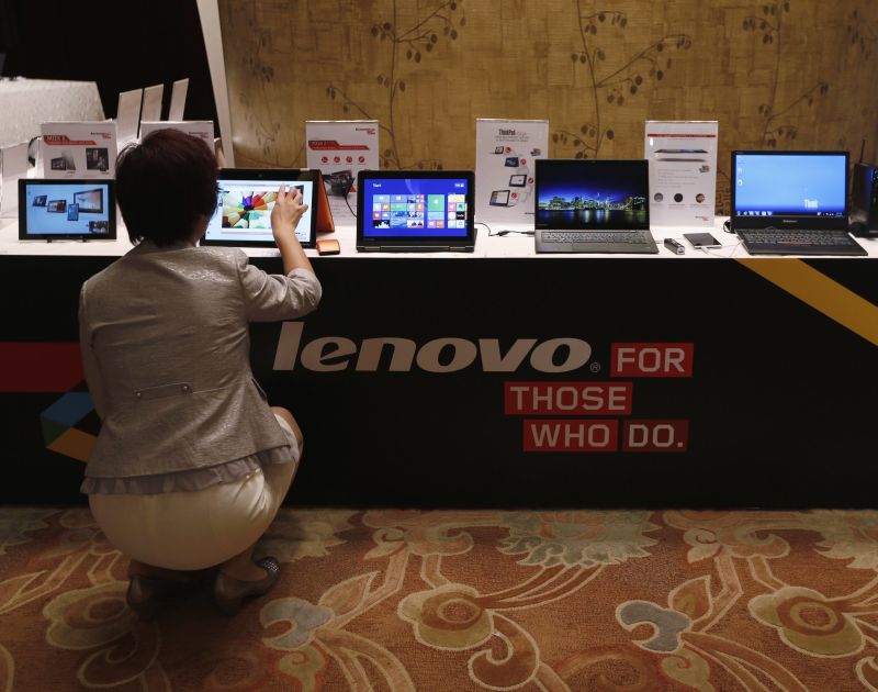 A Lenovo pretende vender 80 milhões de unidades de smartphones no ano que vem. | Bobby Yip/Reuters.