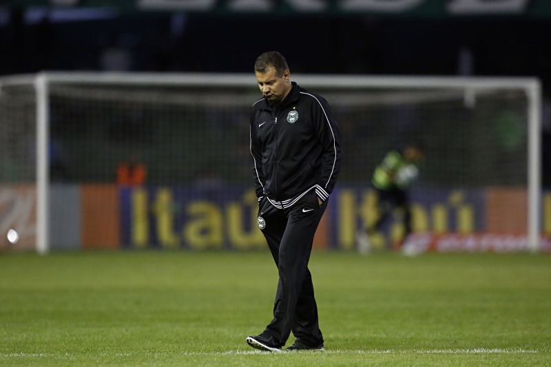 Celso Roth ainda não venceu com o Coritiba pelo Brasileirão | Felipe Rosa / Tribuna do Paraná