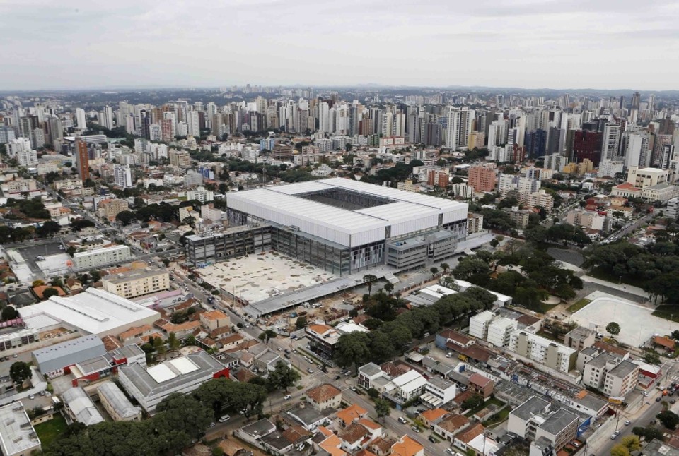 Vista panorâmica da Arena ainda em obras: atraso na liberação de verbas à CAP S/A ameaça mais uma vez diminuir o ritmo dos trabalhos de conclusão do estádio | Rodolfo Bührer/ Reuters