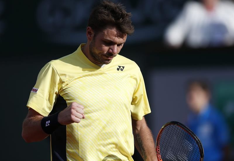 Stanislas Wawrinka lamenta durante derrota para Guillermo Garcia-Lopez na estreia em Roland Garros | Ian Langsdon / EFE