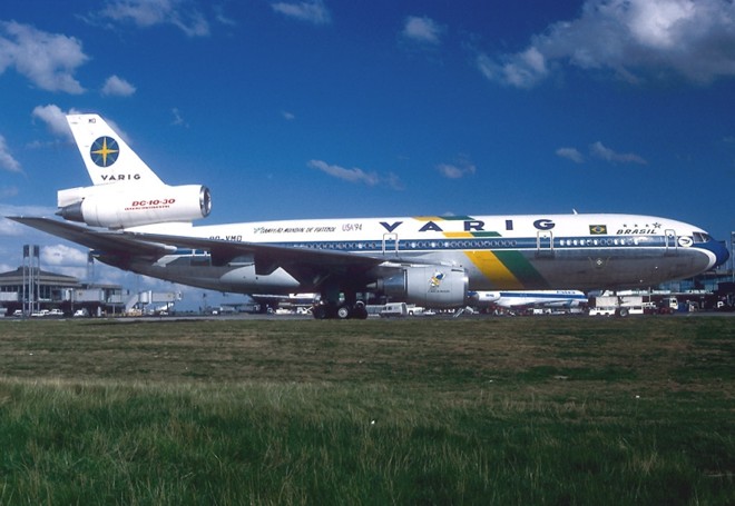 O DC-10 da Varig (PP-VMD) trouxe dos Estados Unidos a seleção brasileira tetracampeão de volta para o Brasil |