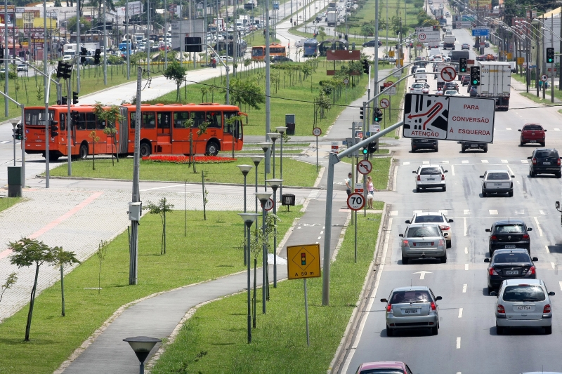Linha Verde: segundo a prefeitura, o ritmo das obras deve aumentar apenas em 2015 | André Rodrigues/Gazeta do Povo