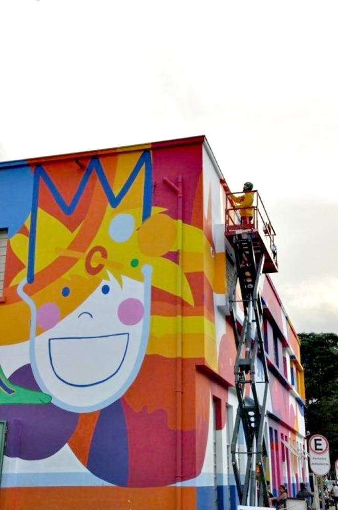 André Mendes durante pintura da fachada do HPP | 