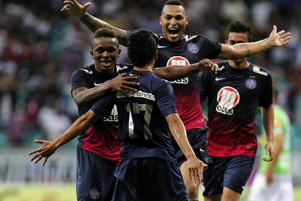 Bahia e ABC garantem vaga na terceira fase Jogadores do Bahia comemoram gol na vitória de virada sobre o América-MG na Fonte Nova | Felipe Oliveira / EC Bahia / Divulgação