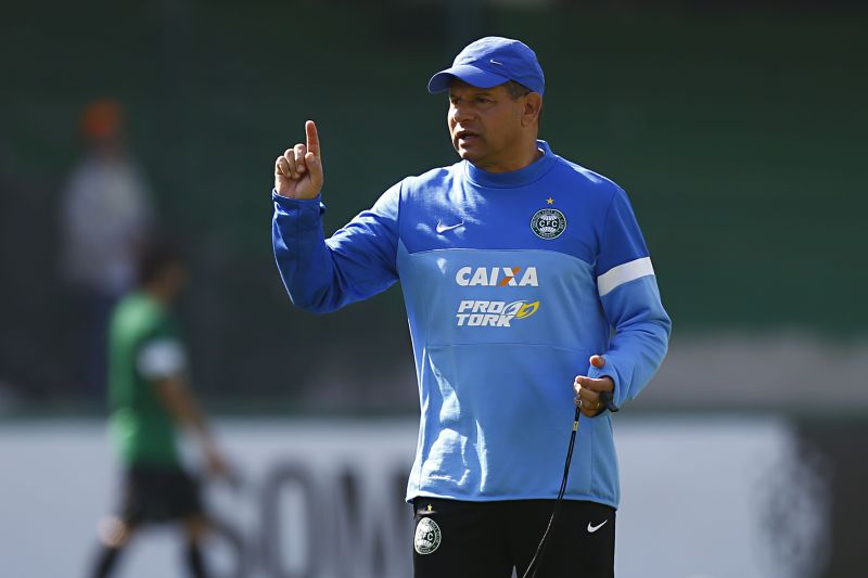 Trabalho de Celso Roth não engrenou no Coritiba | Felipe Rosa / Tribuna