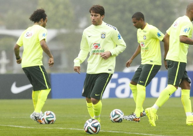 Maxwell optou pelas mangas compridas | 