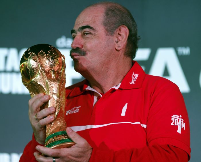 Rivellino considera a atual taça da Copa mais feia que a Jules Rimet | Paulo Whitaker / Reuters