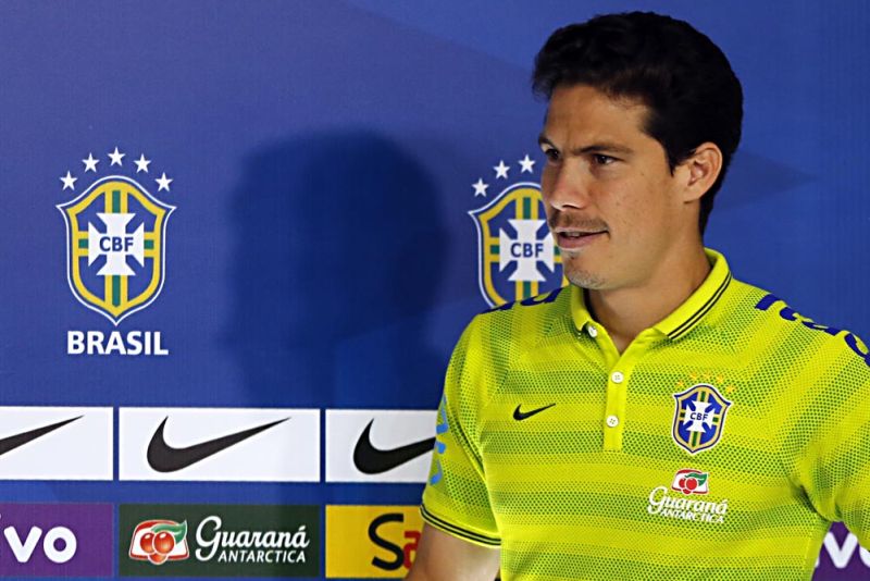 Segundo Hernanes, quem é titular sabe que há alguém "doido" para tomar seu lugar | Albari Rosa / Gazeta do Povo