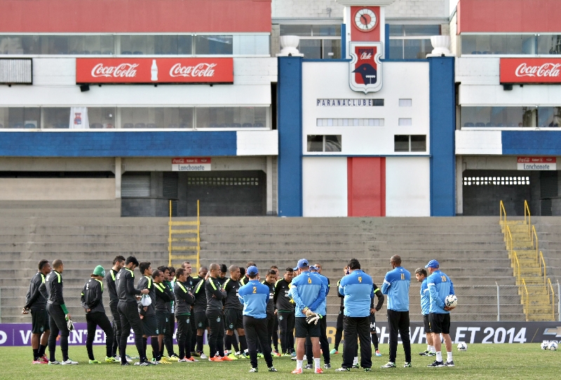 Coxa treina na Vila Capanema: lar improvisado | Aniele Nascimento/ Gazeta do Povo
