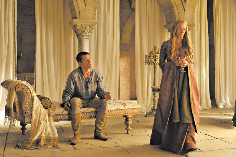 Nikolaj Coster-Waldau e Lena Headey numa cena de incesto forçado em Game of Thrones | Neil Davidson/HBO