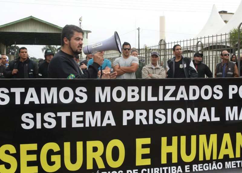 Agentes chegaram a fechar os portões da penitenciária ontem | Aniele Nascimento/ Gazeta do Povo