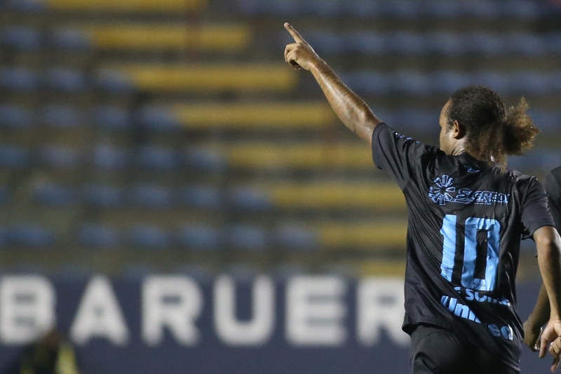 Celsinho marcou dois gols no empate que classificou o Tubarão para a terceira fase da Copa do Brasil | Marcos Bezerra / Futura Press / Folhapress