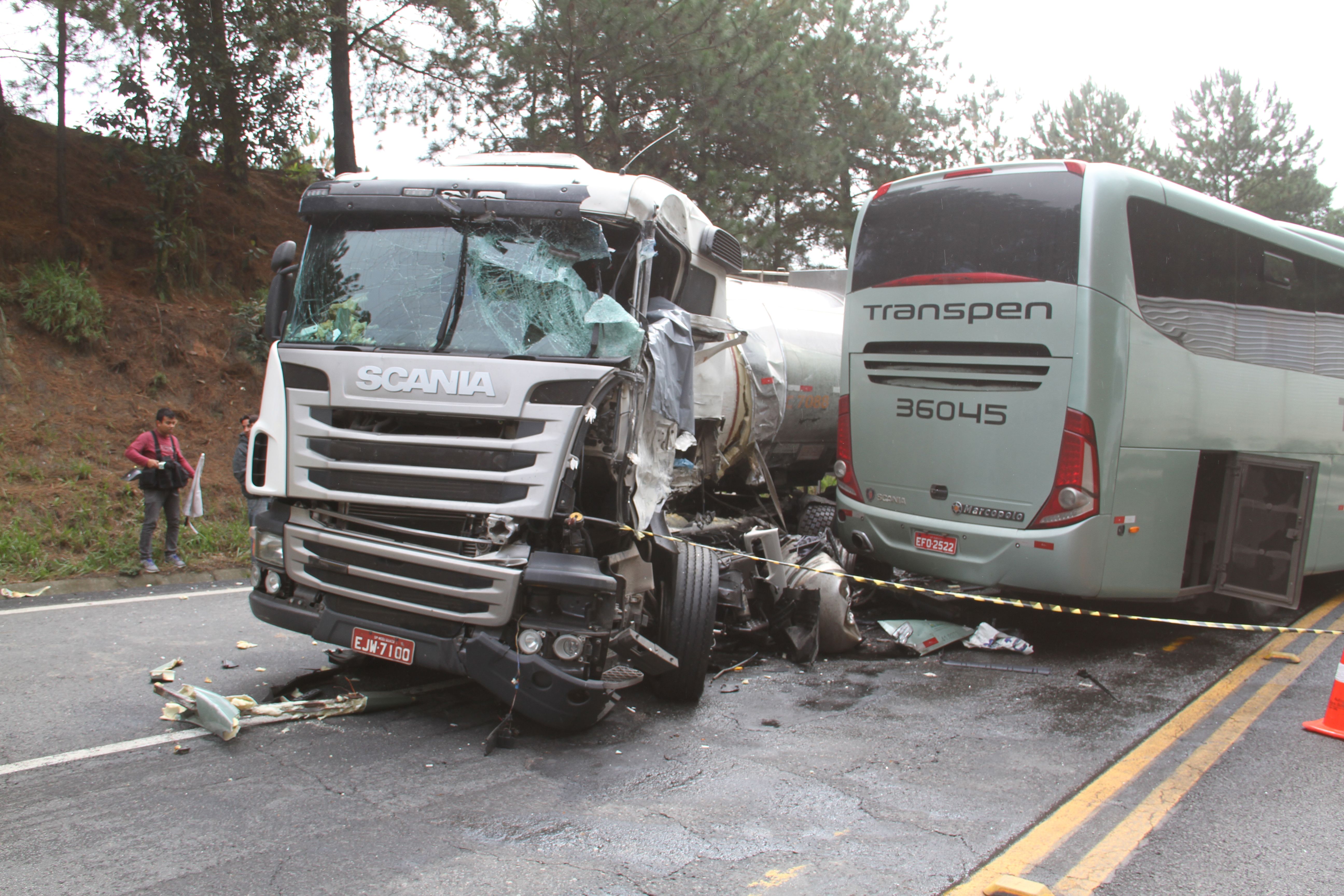 Acidente aconteceu neste domingo na BR-116 | Gerson Klaina / Tribuna do Paraná