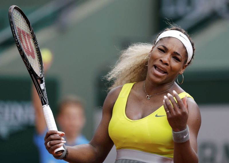 Serena Williams lamenta ponto perdido diante de Garbiñe Muguruza em Paris | Jean-Paul Pelissier / Reuters
