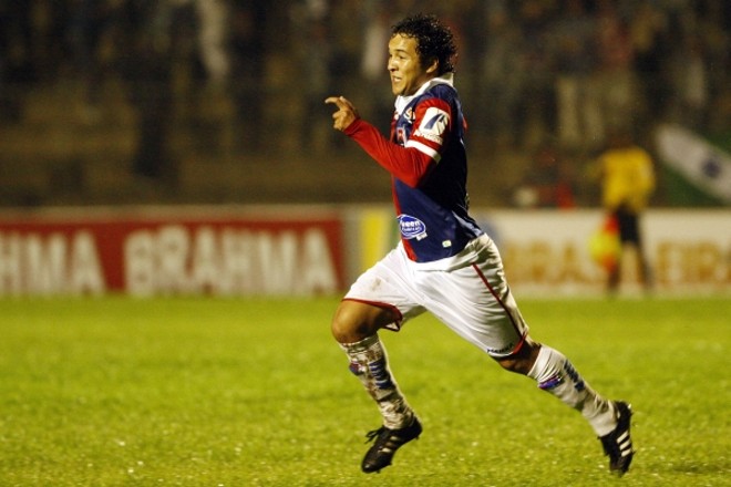 Alex Alves, zagueiro:Revelação na Série B de 2012, com 20 anos, teve pouco espaço na temporada passada. Em fevereiro foi negociado com o Goiás e assinou contrato por três anos. O Tricolor ainda detém 80% dos direitos econômicos do atleta e pode faturar em caso de negociação futura |