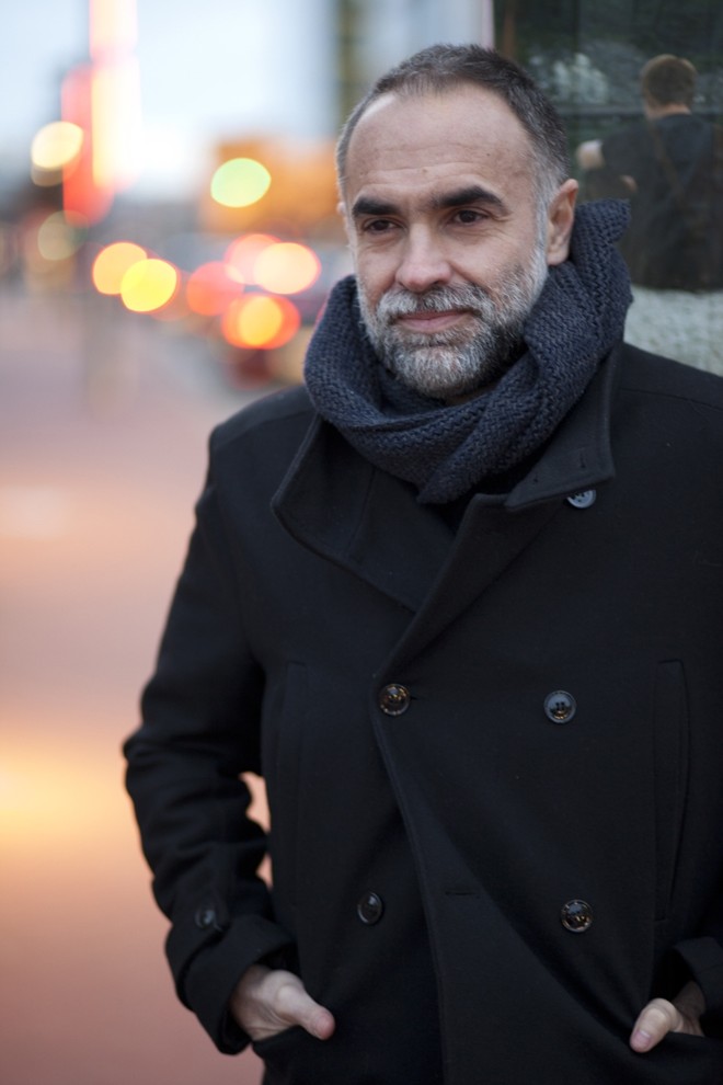 Longa-metragem do diretor Karim Aïnouz é visualmente belo e foge do sentimentalismo | 