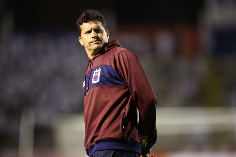 Claudinei Oliveira fez substituições ofensivas contra o Boa | Giuliano Gomes / Gazeta do Povo