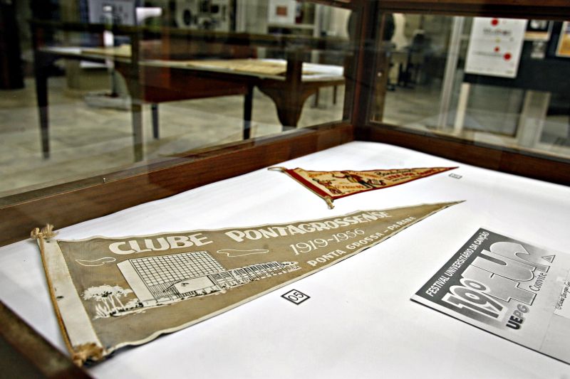 Antigamente, flâmulas também eram dadas de lembrança por empresas e entidades | Josué Teixeira/Gazeta do Povo