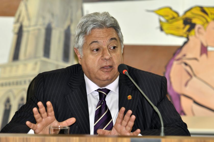 Durante o assalto, no bairro Jardim Botânico, o vereador Paulo Salamuni (PV) também teve um aparelho celular roubado | Divulgação/CMC