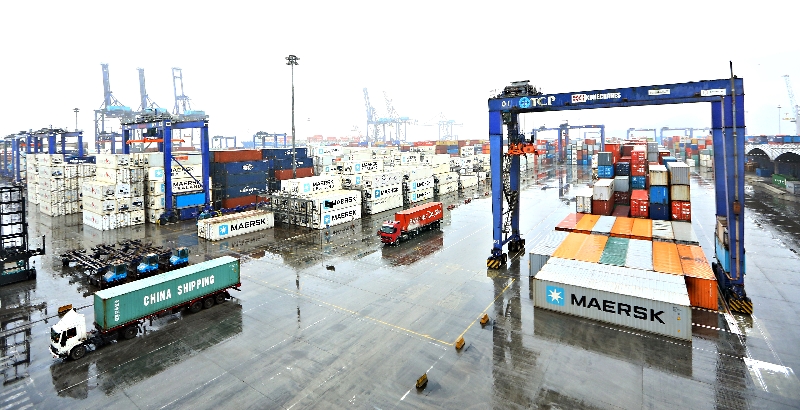 Portêineres chineses vão agilizar movimentação de cargas | Giuliano Gomes / Gazeta do Povo