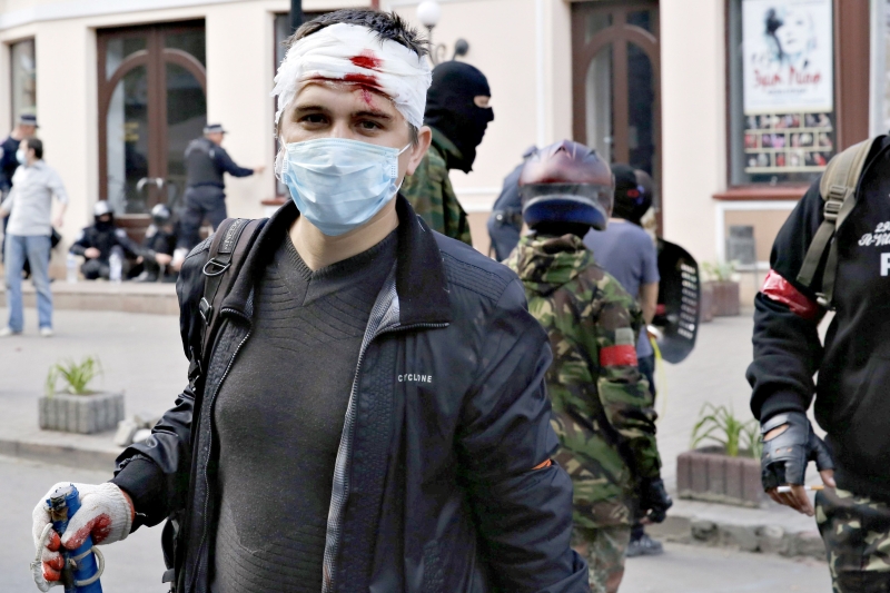 Ativista pró-russo em Kiev: Muito além dos confrontos, o problema real dos ucranianos está na economia | Yevgeny Volokin/Reuters