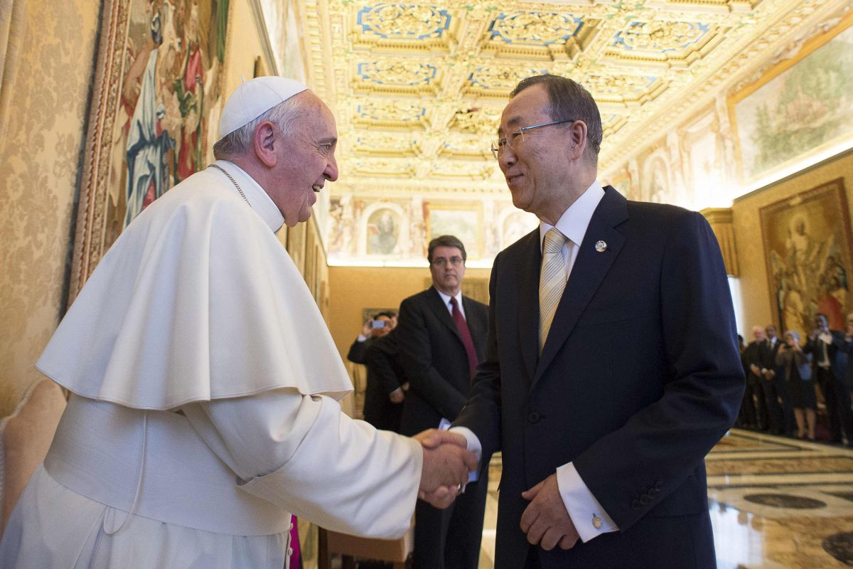 O papa Francisco recebeu o secretário-geral da Organização das Nações Unidas, Ban Ki-Moon | Reuters / Osservatore Romano