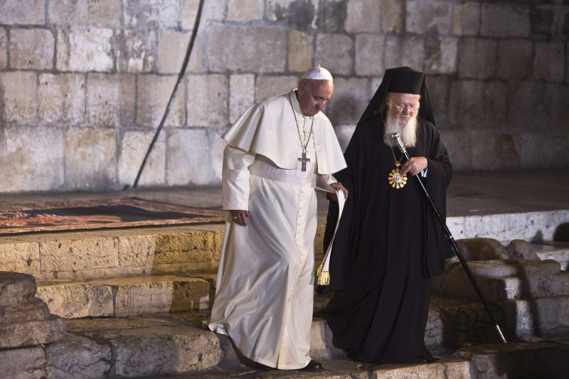 Papa Francisco e patriarca ecumênico Bartolomeu se encontram na Cidade Antiga de Jerusalém | REUTERS/Nir Elias