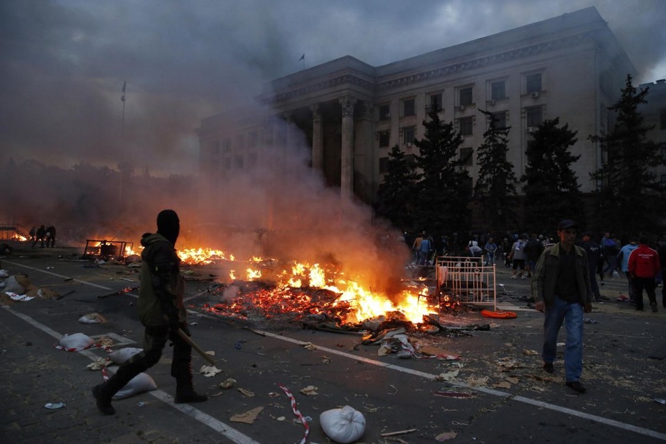 Pelo menos 42 pessoas morreram no sul da Ucrânia depois que uma manifestação terminou um edifício incendiado | Reuters / Stringer