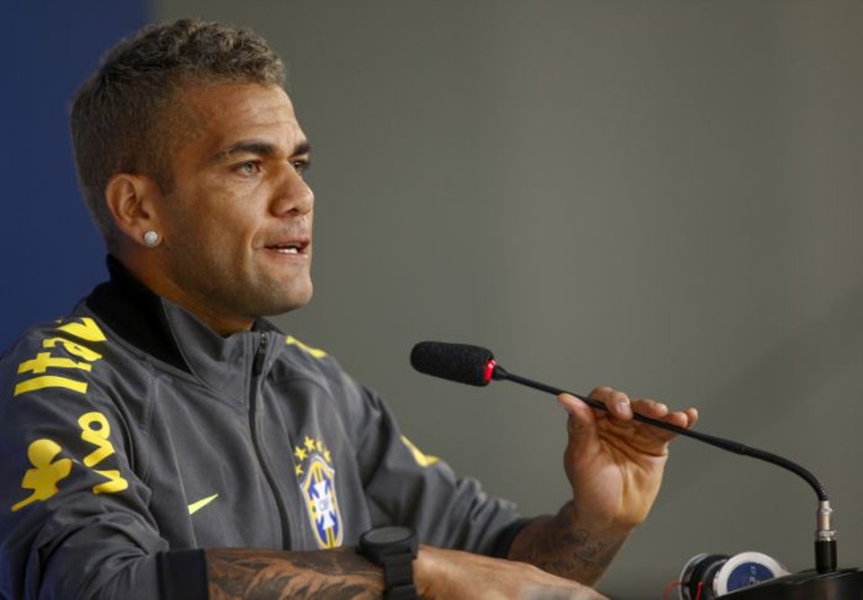 Daniel Alves diz ver evolução na seleção brasileira, embora equipe ainda não tenha convencido | Hugo Harada/Gazeta do Povo