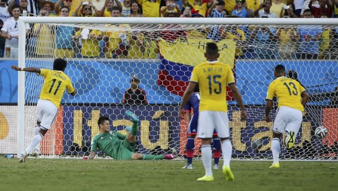 O colombiano Juan Cuadrado marca o primeiro gol da partida contra o Japão |