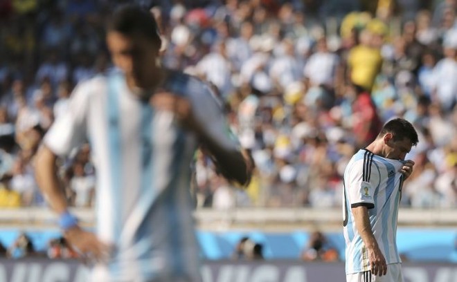 Argentinos Dí Maria e Messi decepcionados pelas chances desperdiçadas | 