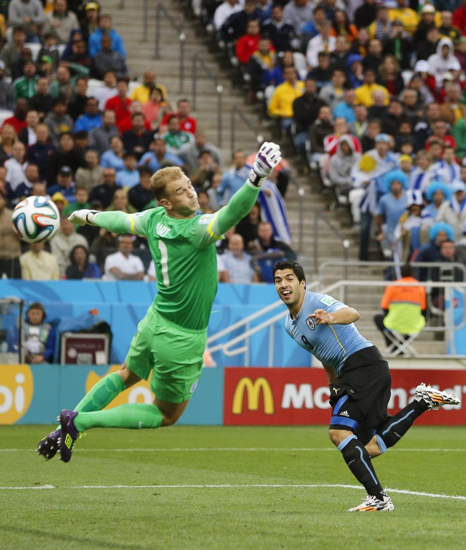 Suárez marca o primeiro gol contra a Inglaterra no Itaquerão | TOLGA BOZOGLU/EFE