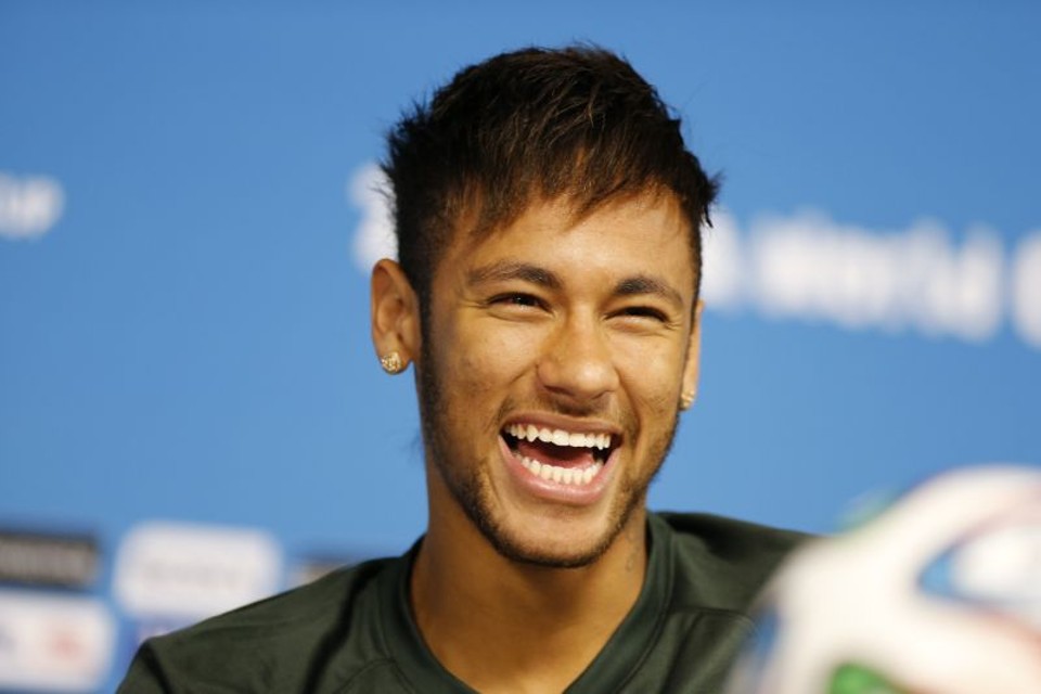 Neymar lembrou durante a coletiva no Itaquerão que idolatrava Romário e Ronaldo | Albari Rosa / Gazeta do Povo