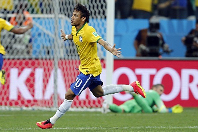 Neymar comemora o gol aos 29 do primeiro tempo |