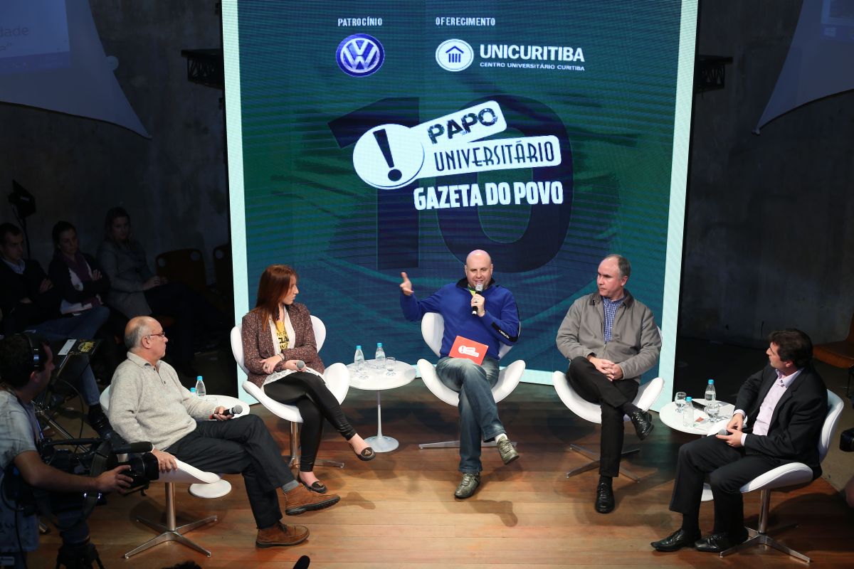 No Teatro Paiol, convidados conversaram sobre patriotismo, legado da Copa e protestos | Giuliano Gomes / Agência de Notícias Gazeta do Povo