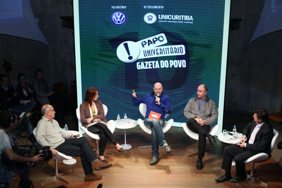 No Teatro Paiol, convidados conversaram sobre patriotismo, legado da Copa e protestos | Giuliano Gomes / Agência de Notícias Gazeta do Povo