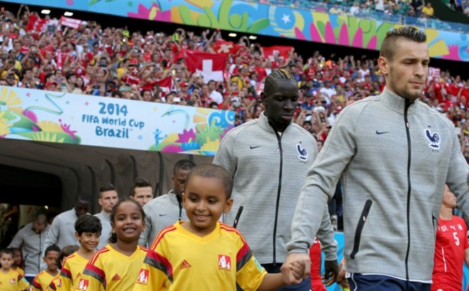 Jogadores da Seleção Francesa entram em campo na Arena Fonte Nova, em Salvador |