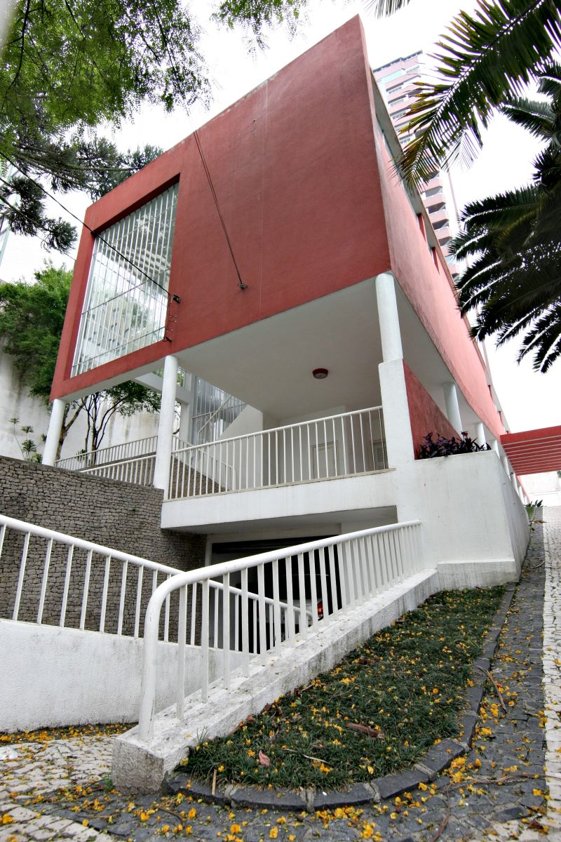 Casa João Luiz Bettega, projetada pelo arquiteto Vilanova Artigas, um dos mestres do modernismo na arquitetura | Aniele Nascimento/Gazeta do Povo