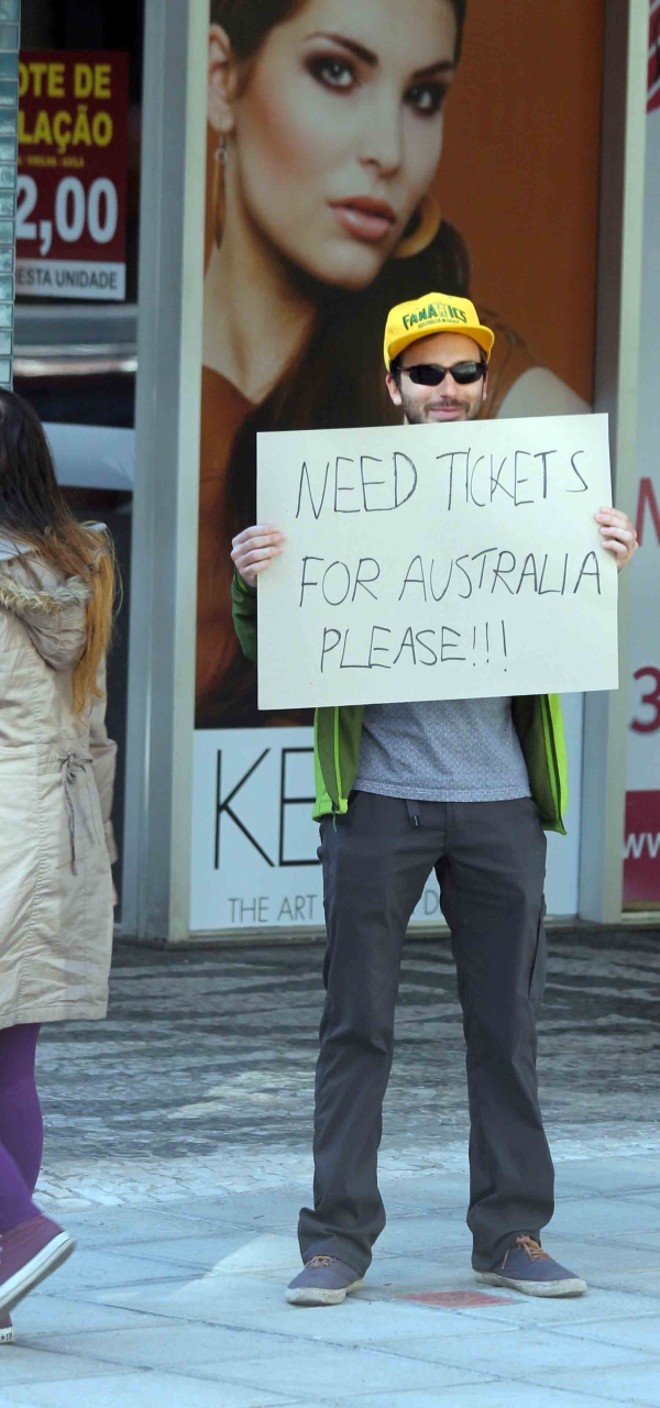Australiano implora por ingresso |