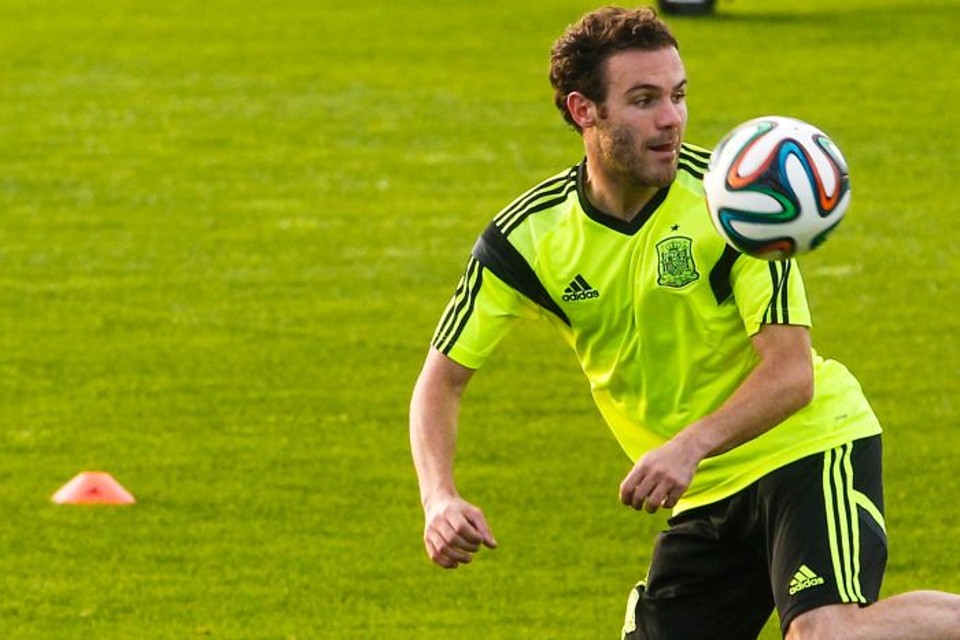 Juan Mata, o DJ desta quarta na concentração da Espanha, atacou de Coldplay | Bruno Covello / Gazeta do Povo