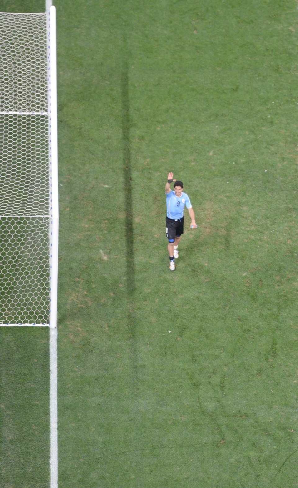 Totalmente recuperado da lesão no joelho esquerdo, Luis Suárez marcou dois gols na Inglaterra | Francois Xavier/Reuters