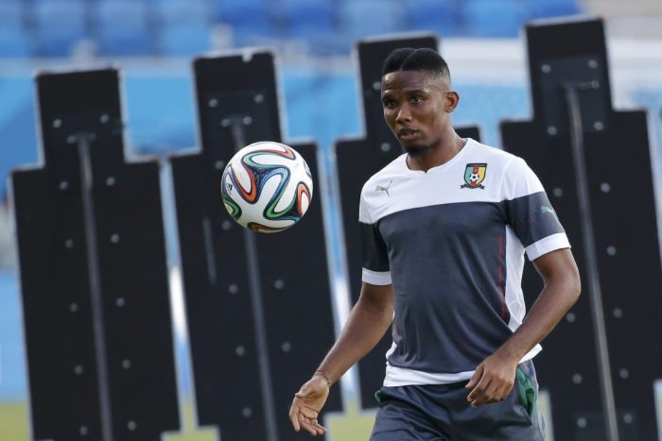 Samuel Etoo, estrela de Camarões, treina para partida contra o México | Reuters