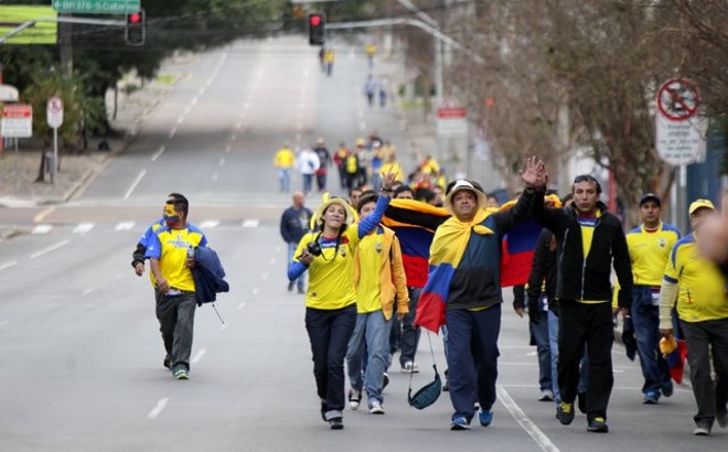 Torcedores da Seleção Equatoriana a caminho do estádio onde acontece o jogo da Copa do Mundo contra Honduras | 