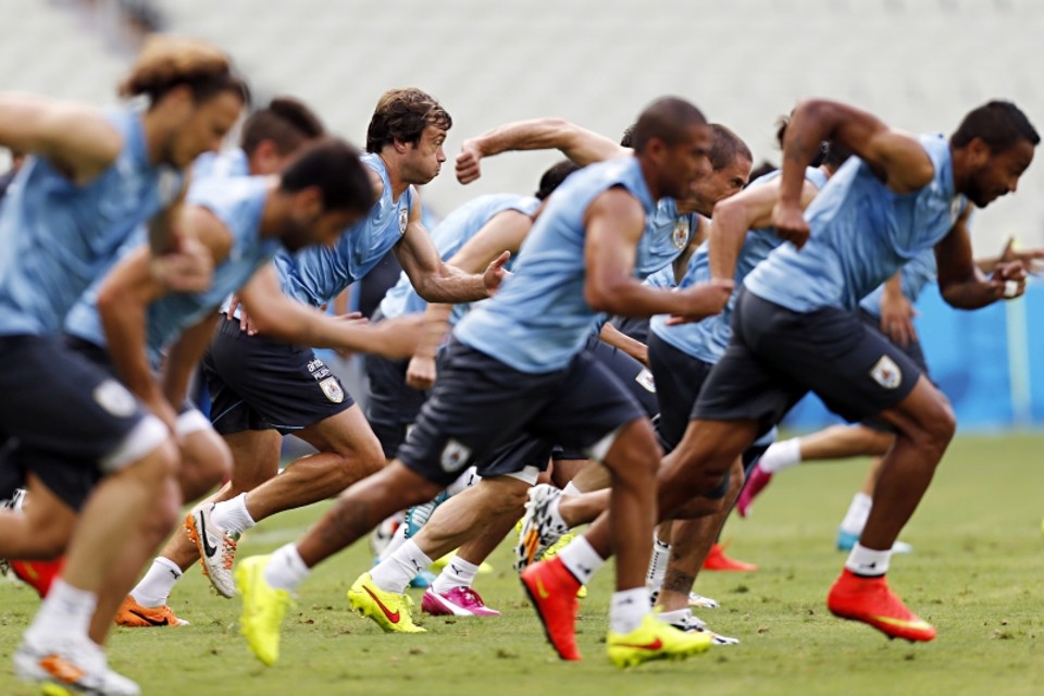Treino uruguaio, com Lugano em destaque, para a estreia em Fortaleza: pressão | Albari Rosa, enviado especial/ Gazeta do Povo