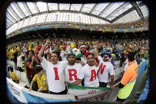 Torcedores iranianos compareceram em peso para assistir ao jogo na Arena da Baixada |
