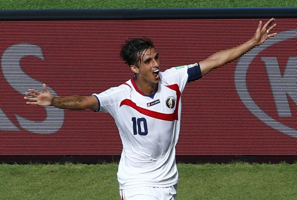 Bryan Ruiz, atacante da Costa Rica, celebra gol contra a Seleção Italiana | REUTERS/Ruben Spric