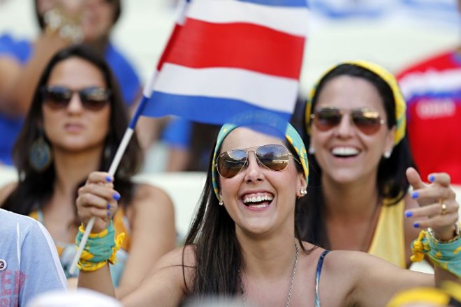Torcedora da Costa Rica vibra no Castelão |
