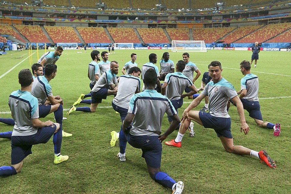 Portugal durante o treino deste sábado na Arena Amazônia. | ) EFE/EPA/JOSE SENA GOULAO
