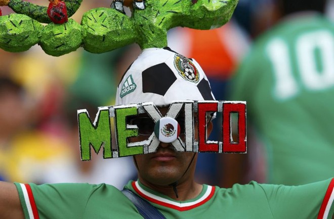 Torcedores marcam presença nas arquibancadas da Arena Pernambuco para o jogo entre Croácia e México |